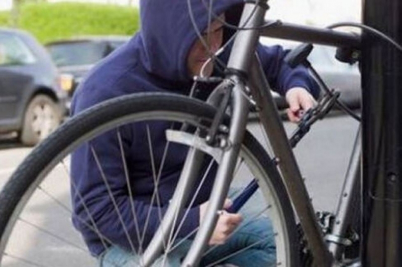 Полицията залови бандит, откраднал два велосипеда за часове в Монтана. 
Случката