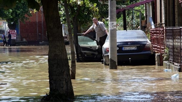 Проливните дъждове в съседна Сърбия предизвикаха сериозни наводнения. Най-тежко пострада