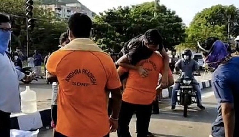 Петима са загинали а стотици са ранени и откарани в