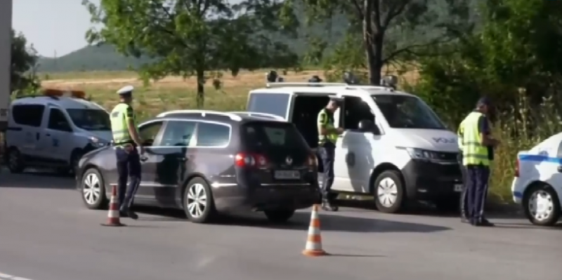 Мащабна полицейска акция тече в Монтанско.
На главния път Е-79 за Дунав