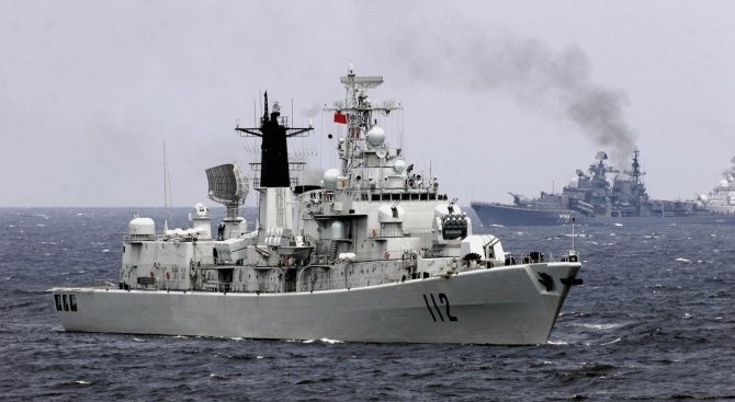 Руска ракетна фрегата плава от Крим към Азовско море предаде