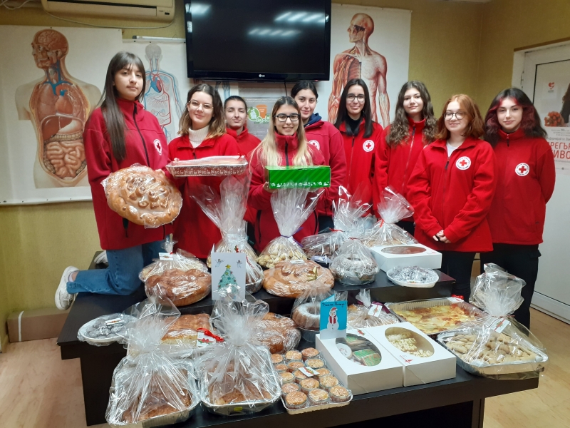 На 22 декември доброволците от Български младежки Червен кръст Враца изказаха