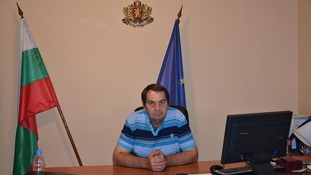 С уведомление до Общинската избирателна комисия, Иван Каменов, който е