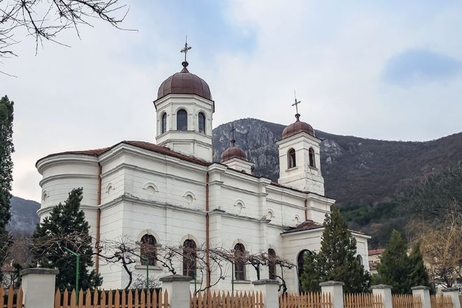 Празничен камбанен звън ще прозвучи днес в 17 часа от