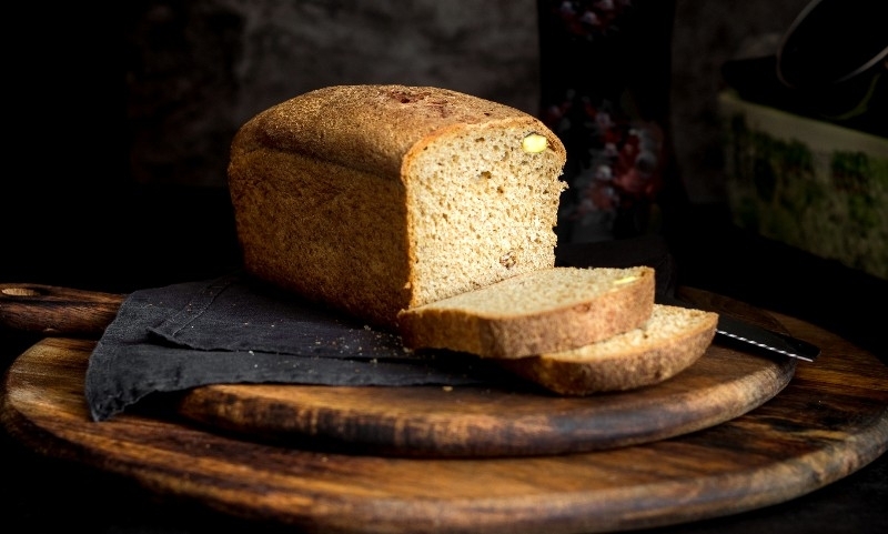 Хлябът от пълнозърнесто брашно помага за намаляване на теглото и предпазва
