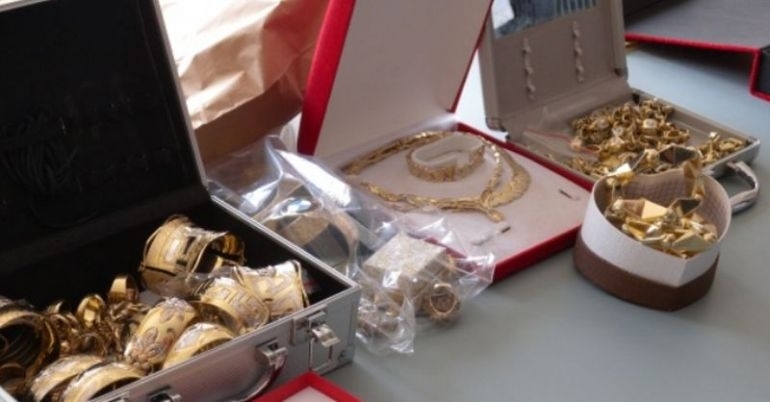 Крадец е задигнал близо 400 грама злато от къща в