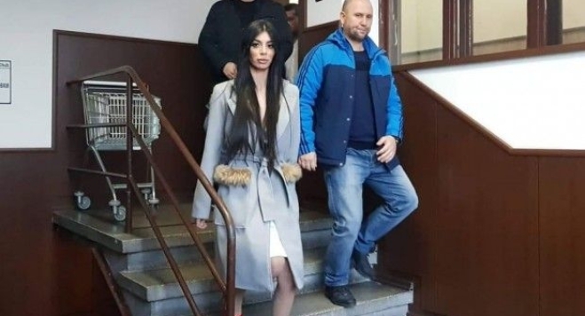 Целият бизнес на Мегз е под запор