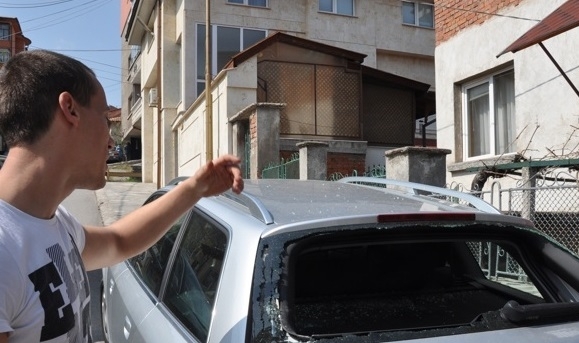 Огромна агресия отключи лек пътен инцидент в 19 годишен младеж научи