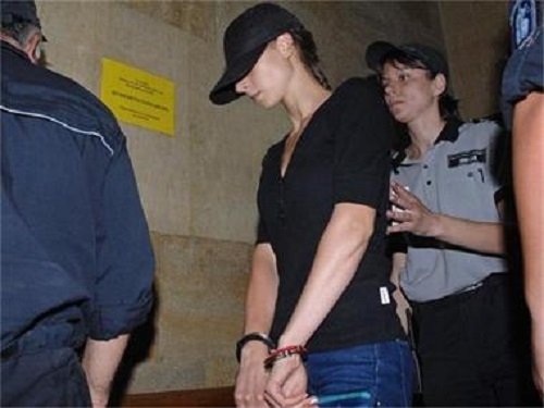 Врачанката, нападнала с нож и обрала беззащитна жена в Пудрия, остава за постоянно в ареста