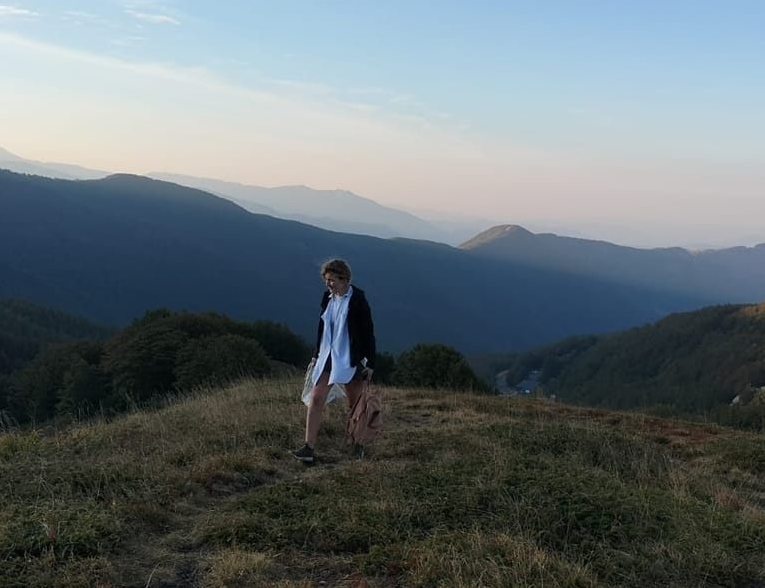 Само в BulNews! Вижте коя е жената, полетяла от 8-ия етаж на блок във Враца /снимки/