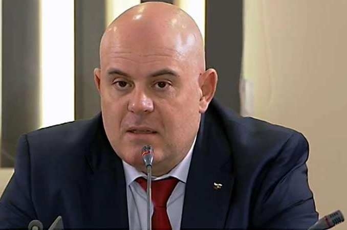 В момента в Перник и София се провеждат действия по