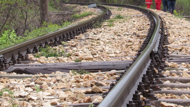 Пожар е избухнал в товарен влак в района на жп