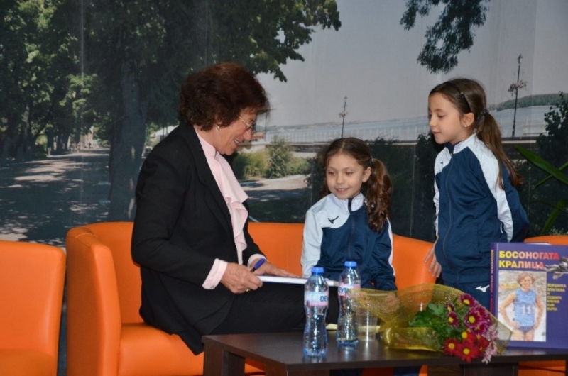 Първата българска световна рекордьорка в леката атлетика и олимпийска вицешампионка