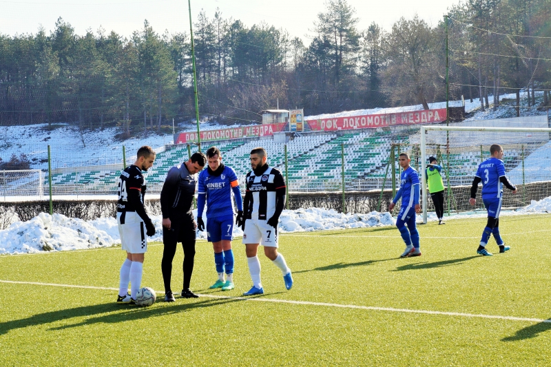ОФК Локомотив Мездра ще приеме ФК Дрено̀вец Дрено̀вец във втората