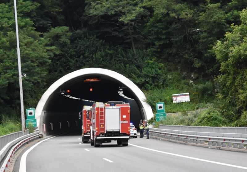 Голям пожар е избухнал в тунела Витиня на автоматистрала Хемус