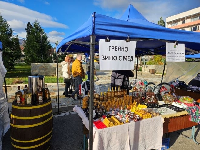 Берковица се потопи в атмосферата на традицията за Бъдни вечер и Коледа ...