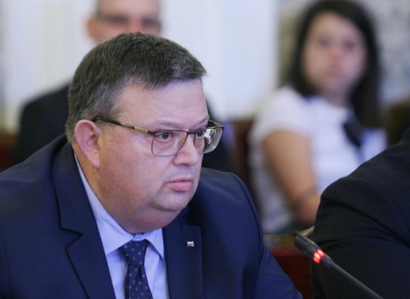 Постъпило е искане на главния прокурор Сотир Цацаров за сваляне имунитета