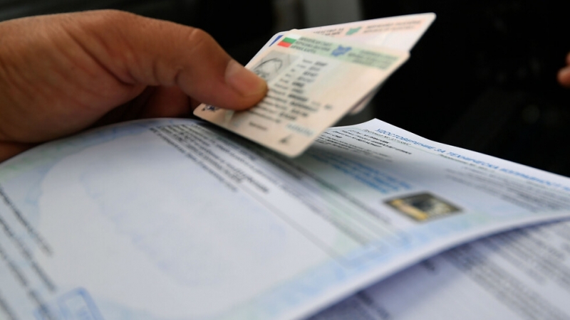 Технически проблем затруднява издаването на шофьорски книжки ускорената и