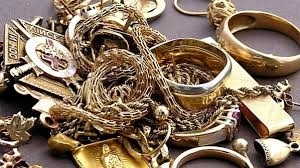 Неизвестен е задигнал златни накити от дома на 41 годишен мъж