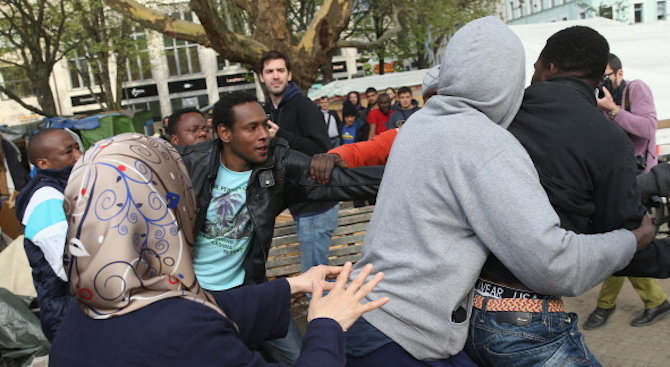 След бой между бежанци в Харманли мъж е със счупен