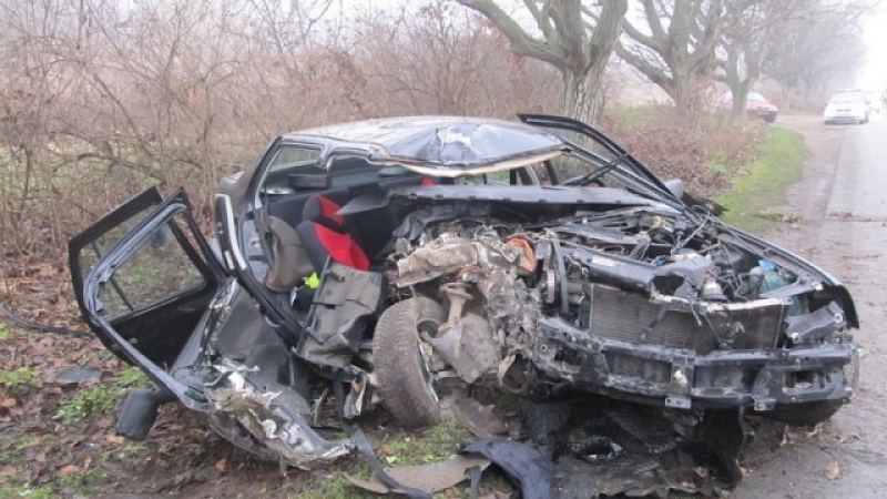 Двама врачани са в болница след тежка катастрофа край Луковит