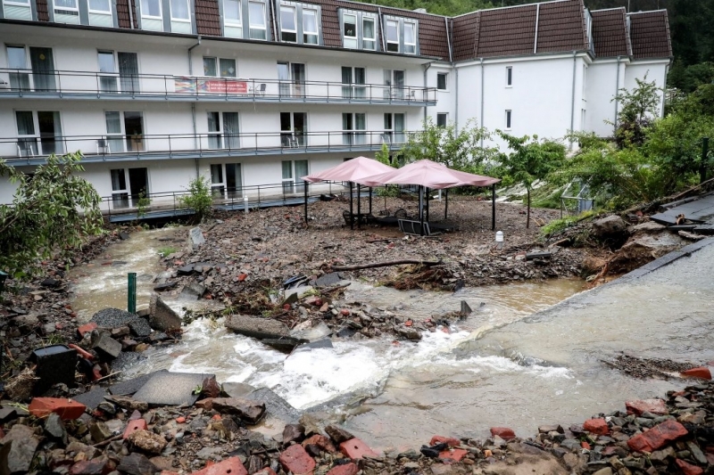 Проливните дъждове и наводнения залели Западна Германия убиха поне 19 души