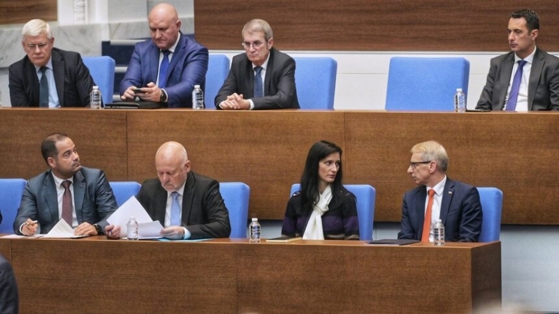 Около четири часа продължиха дебатите в Народното събрание по втория