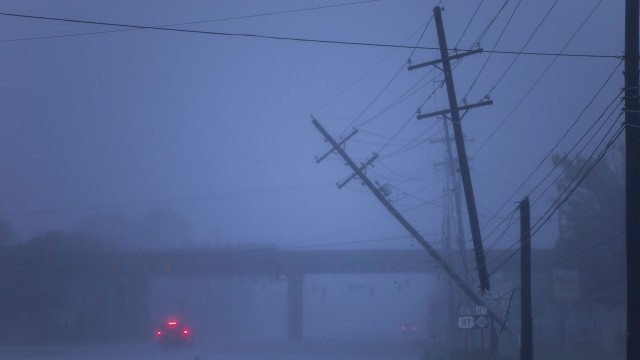 Расте броят на жертвите на урагана Флорънс Стихията която помете