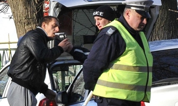 Полицаи хванаха пиян шофьор с почти 3 50 промила да хвърчи