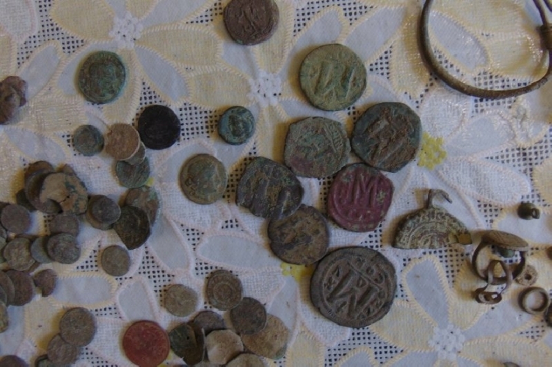 Полицаи иззеха археологически предмети от иманяр в Берковица съобщиха от