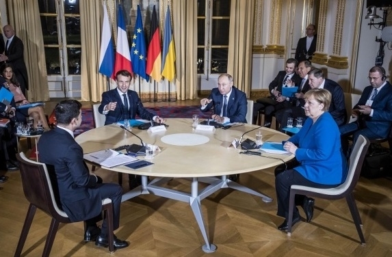 Президентите на Русия и Украйна Владимир Путин и Володимир Зеленски