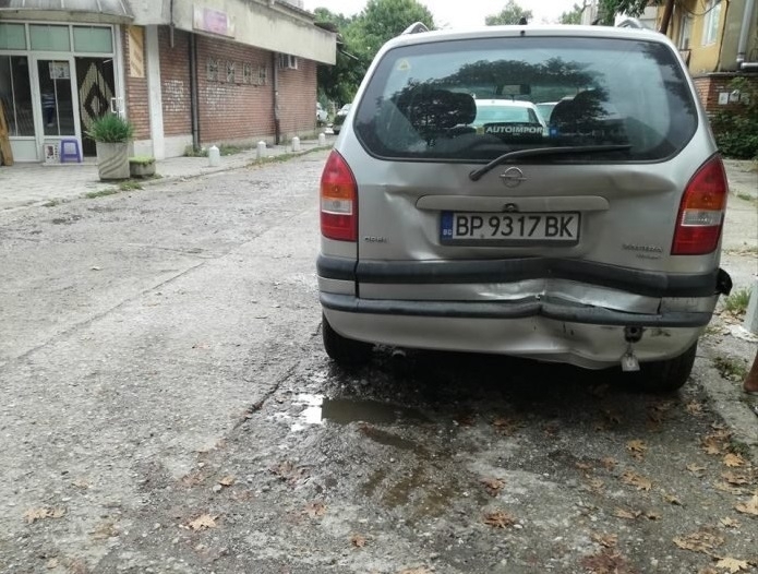 Катастрофа е станала преди около час на пешеходната пътека малко