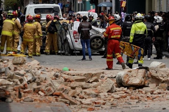 Четиринадесет души загинаха при силното земетресение в Еквадор което бе