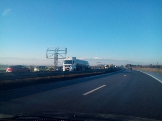 Голяма верижна катастрофа с няколко коли е станала на първия