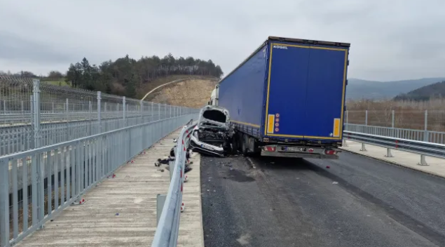 От пресцентъра на МВР излязоха с подробности за тежката катастрофа