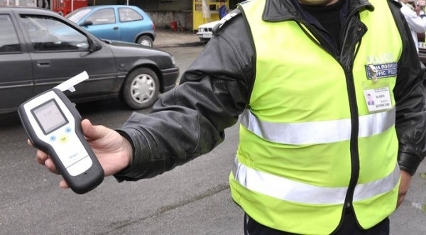 Полицаи са хванали трима пияни шофьори във Врачанско съобщиха от