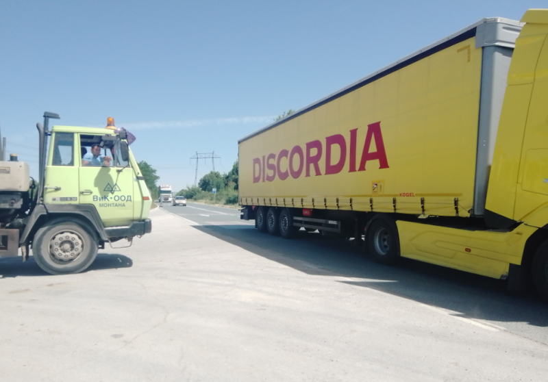 Сезонен ремонт на изровени участъци от пътя Монтана – Враца