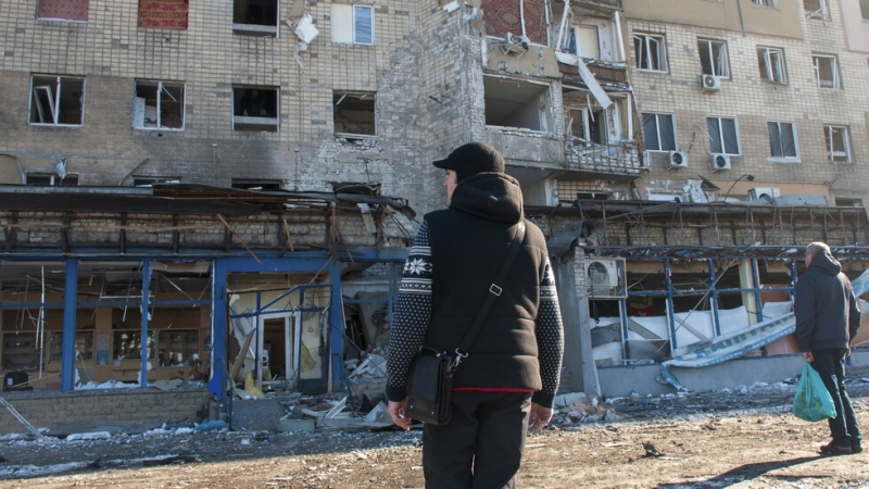 Около 130 души от укривалите се в бомбардирания театър в