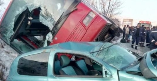 Автобус с пътници се преобърна в Подмосковието като в резултат