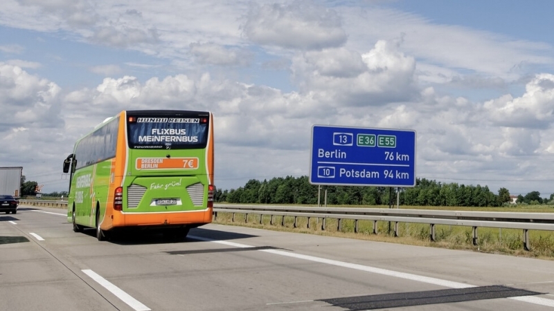 Полицията в Белгия е спряла пътнически автобус по линията от