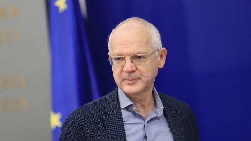 Васил Велев размаха пръст: Ще фалираме като Румъния и Франция