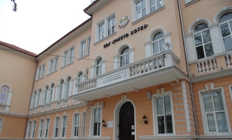 Добрил Тошев и Йоана Крайчева от 10 в клас на