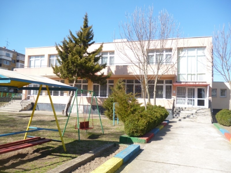 Сестрите от училищата и детските градини в Козлодуй също искат
