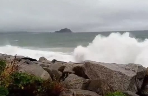 Британските острови са в очакване на бурята Елън Стихията наближава
