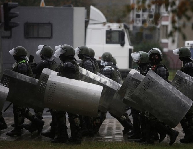 Над двеста протестиращи са задържани в Беларус по време на