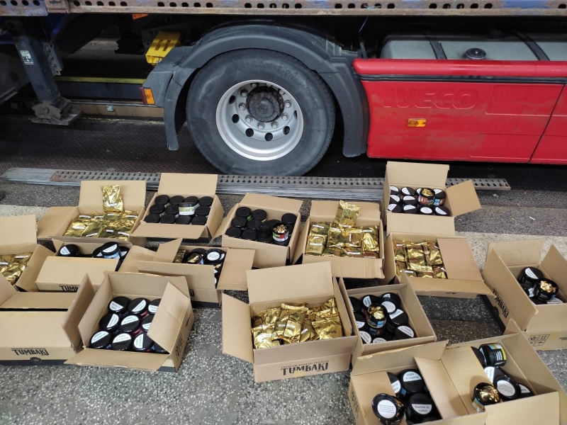 250 килограма контрабанден тютюн за наргиле задържаха митническите служители на