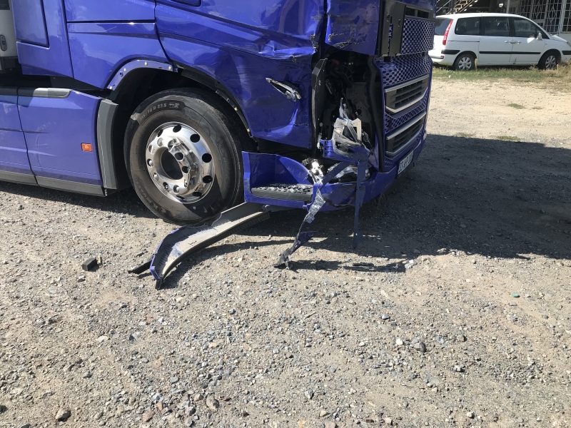 ТИР с турска регистрация блъсна военен автомобил Катастрофата е станала