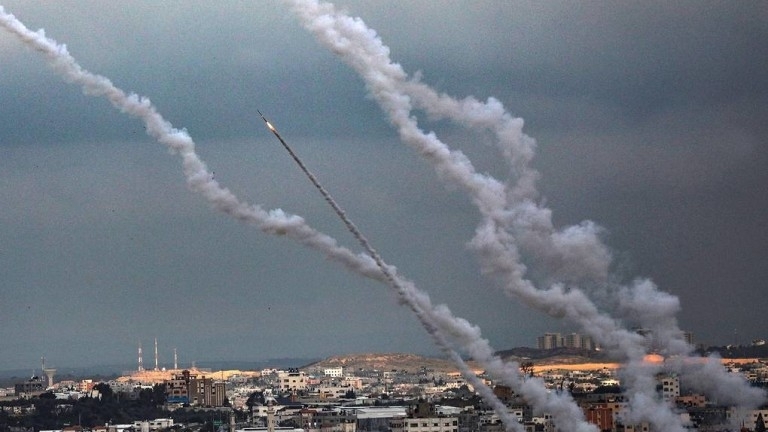 Палестински бойци от ивицата Газа изстреляха рано тази сутрин за