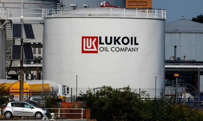 Италия постави рафинерията на руския петролен гигант Лукойл в Сицилия