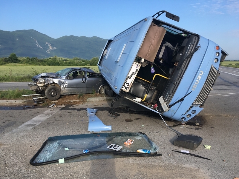Двама души от Монтана са пострадали при тежката катастрофа между